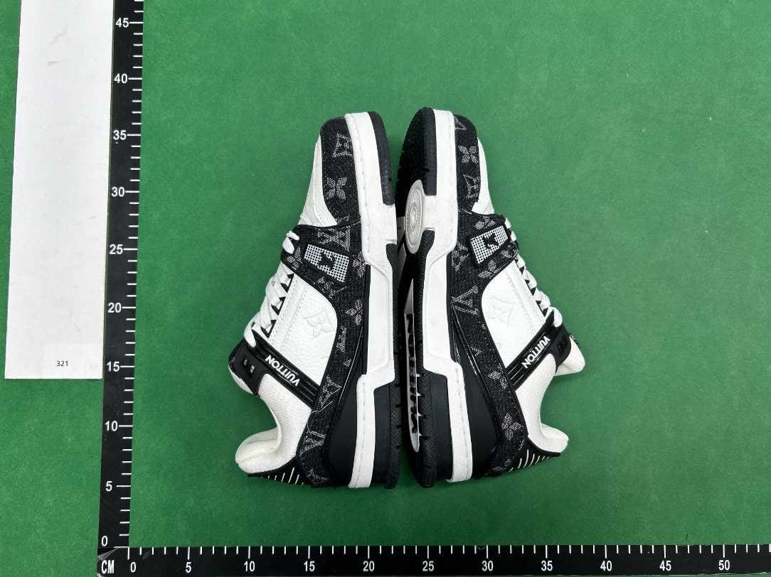  Louis Vuitton Trainer Sneakers -1