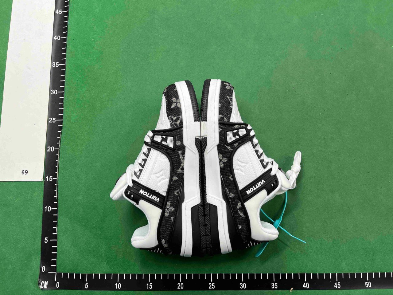 Louis Vuitton B22 Sneakers -3