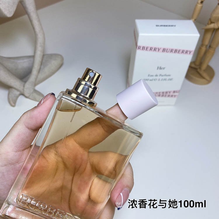 Burberry Flowers and Her Eau de Parfum-3349                   -4