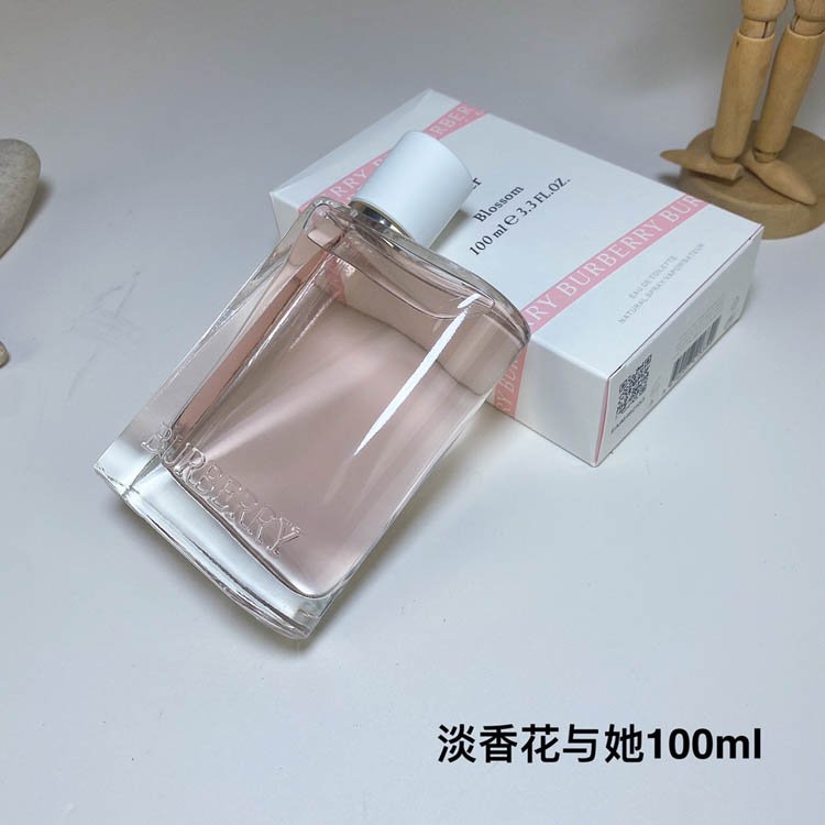 Burberry Flowers and Her Eau de Toilette-3345                   -5