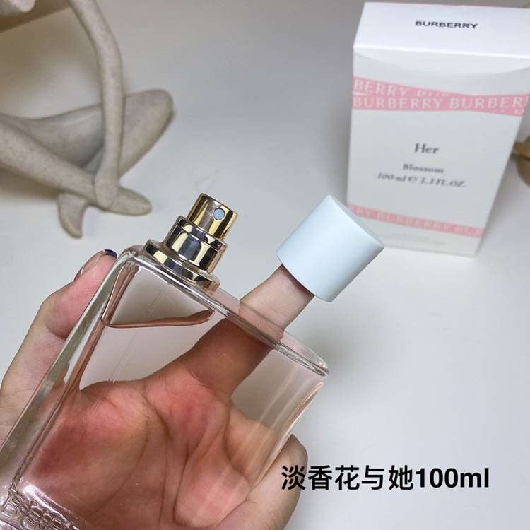 Burberry Flowers and Her Eau de Toilette-3345                   -4