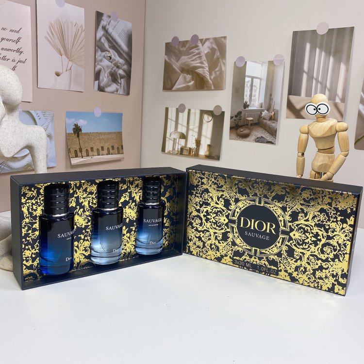 Dior Wilderness 3-piece gold b