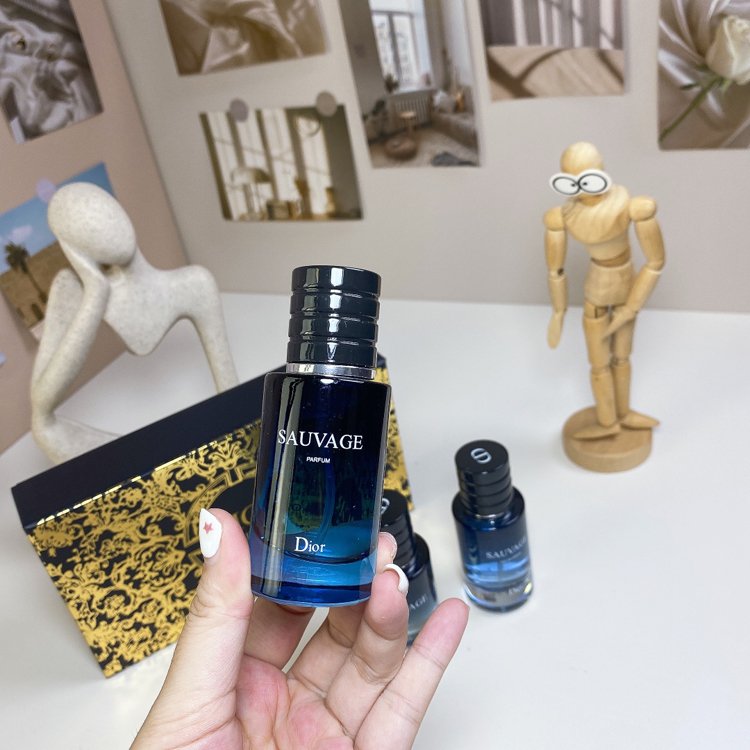 Dior Wilderness 3-piece gold box perfume-3067                   -4