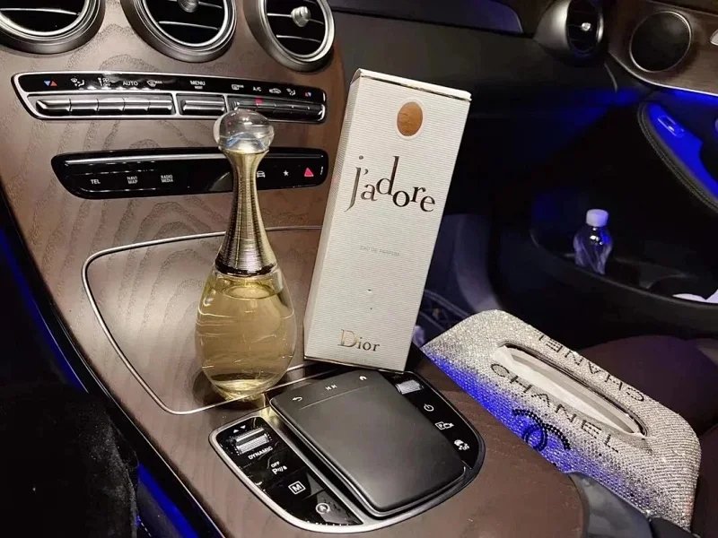 Chanel Armani TOMFORD Gucci Mi